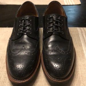 Johnston and Murphy Mens Black Daley Wingtip Shoes